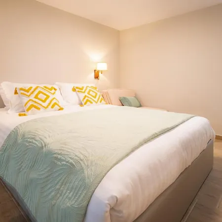 Vayas Residences - Agora